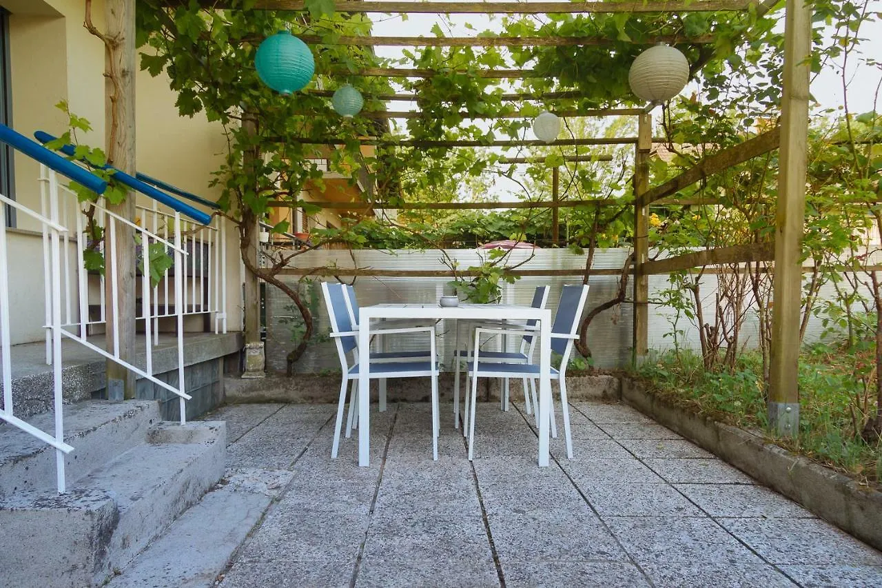 Homestay Garden House Apartment Ljubljana