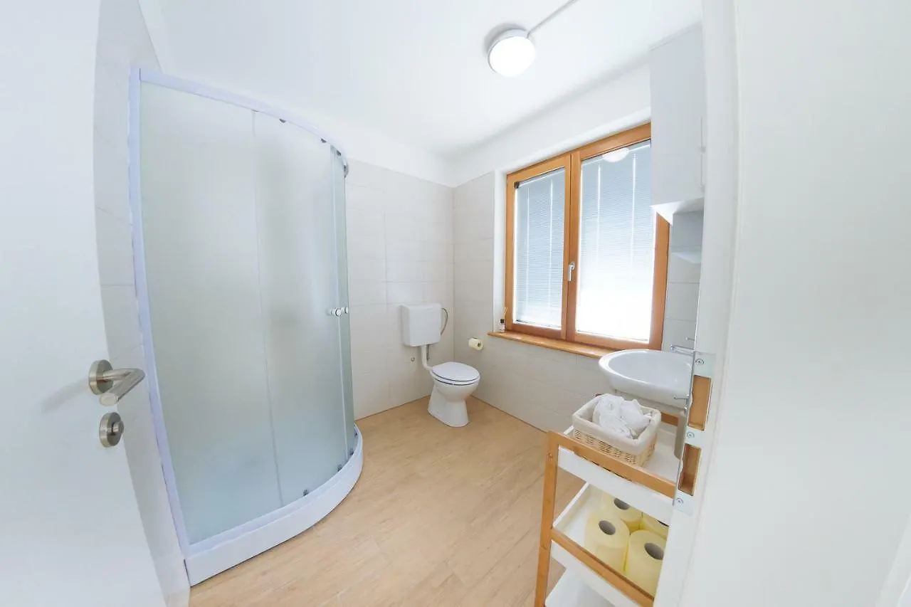 Garden House Apartment Ljubljana Homestay